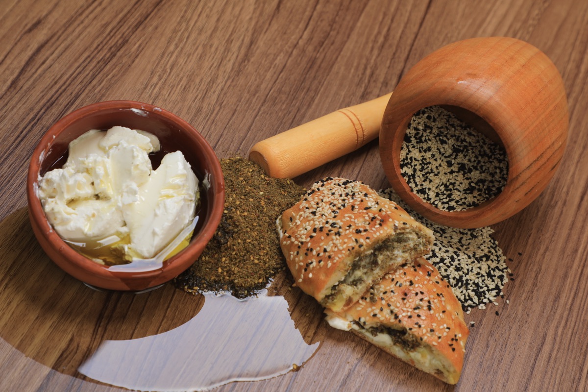 مخبوزات بالزعتر والجبن